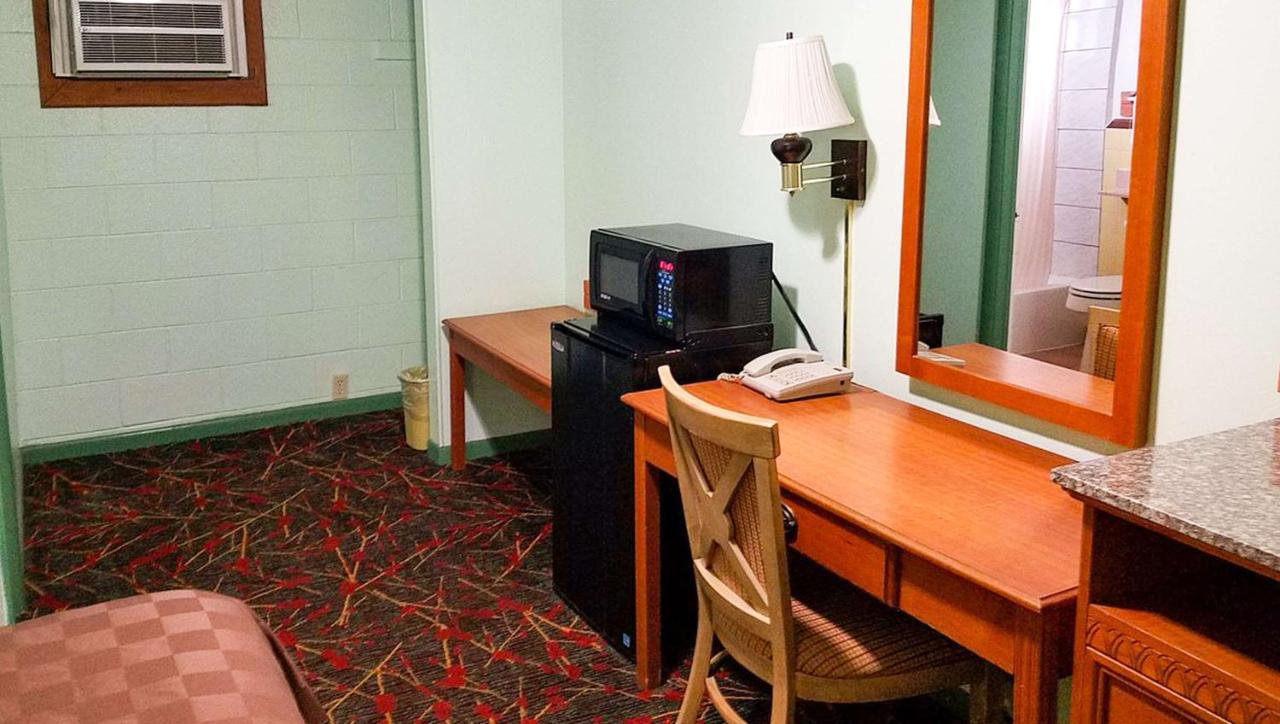 American Inn & Suites Childress Buitenkant foto