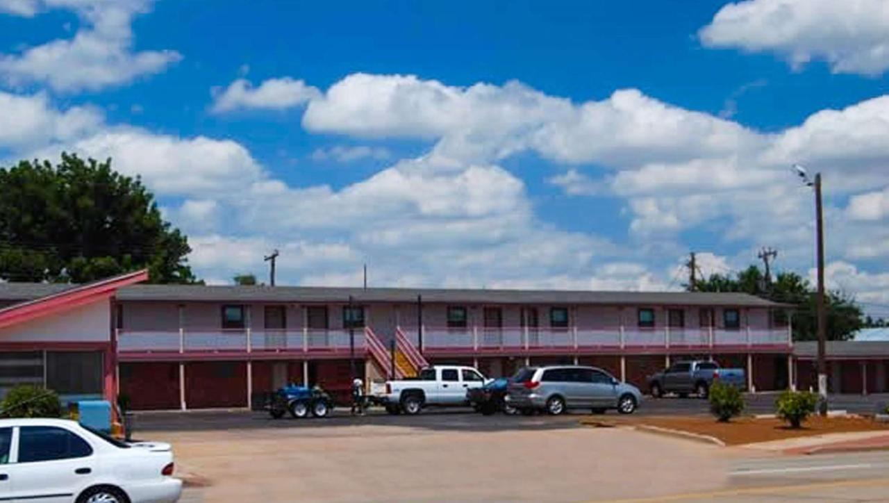 American Inn & Suites Childress Buitenkant foto