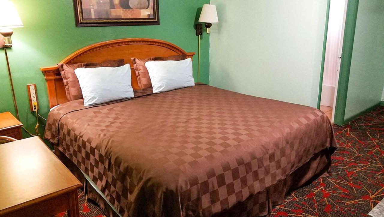 American Inn & Suites Childress Buitenkant foto