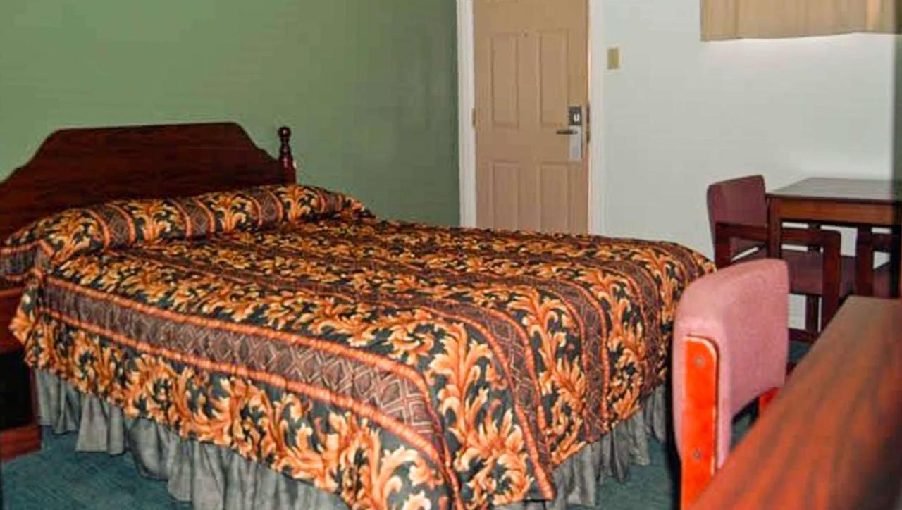 American Inn & Suites Childress Buitenkant foto