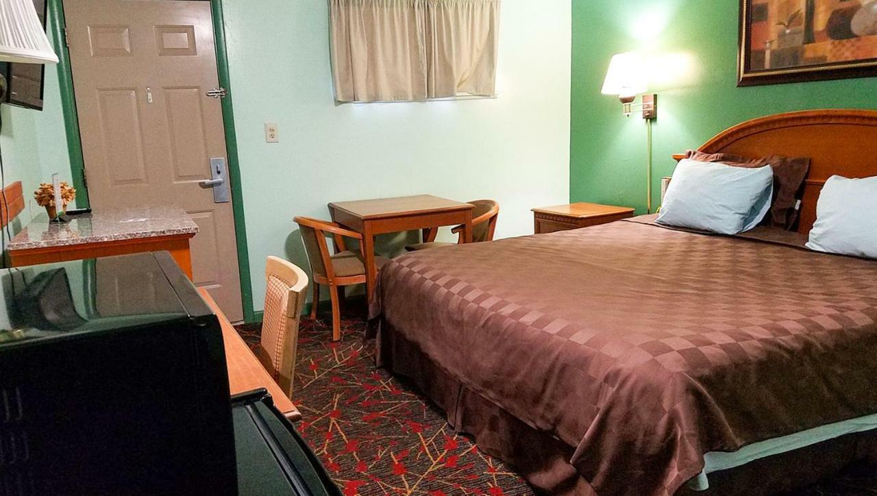 American Inn & Suites Childress Buitenkant foto